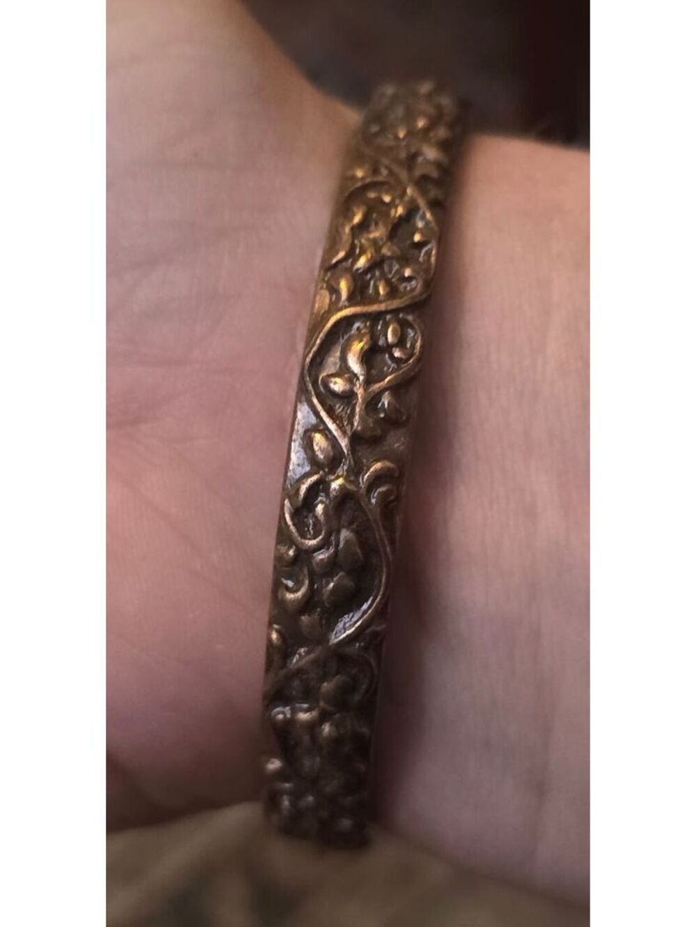 Vintage Antiqued Brass Floral Vine Relief Slip On Bangle Bracelet 7.75"